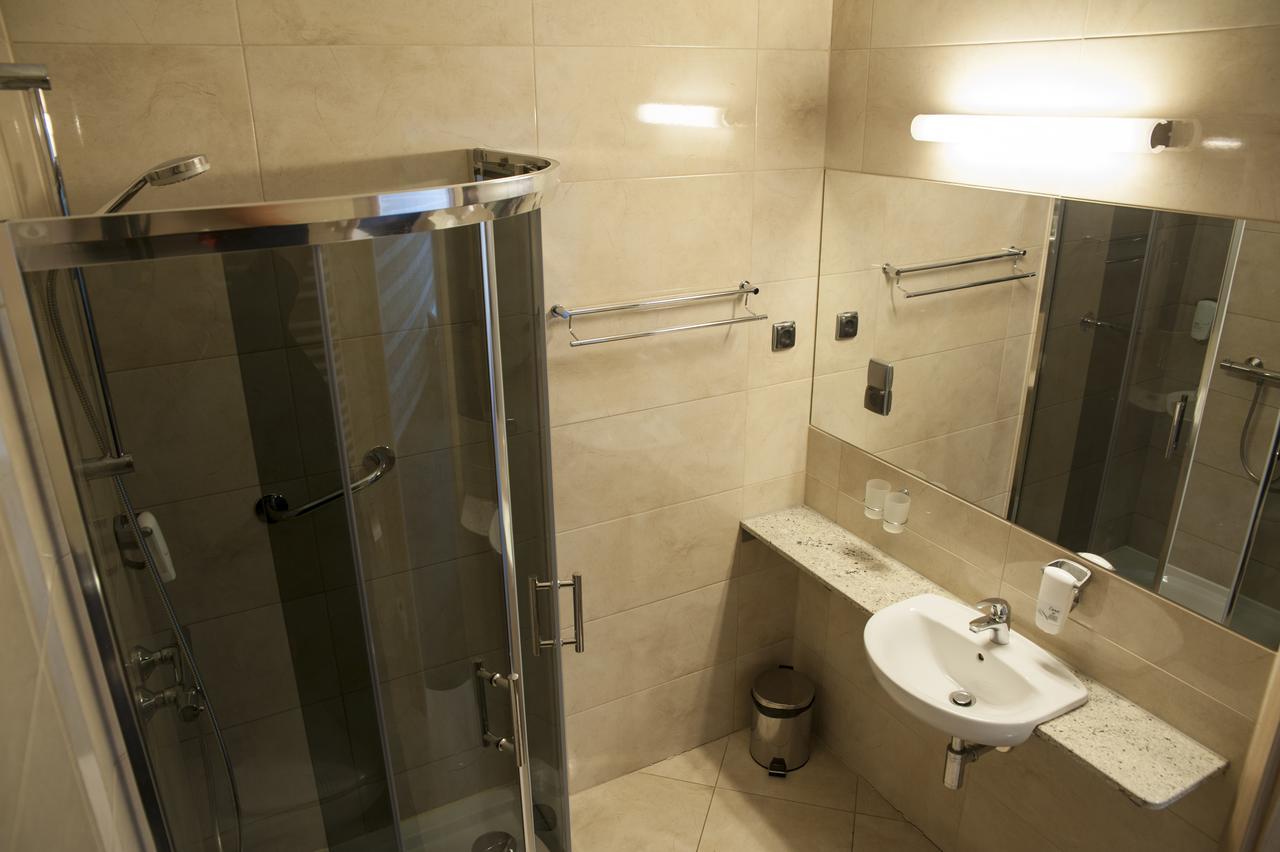 Hotel Pod Szyszkami Kozmin Экстерьер фото