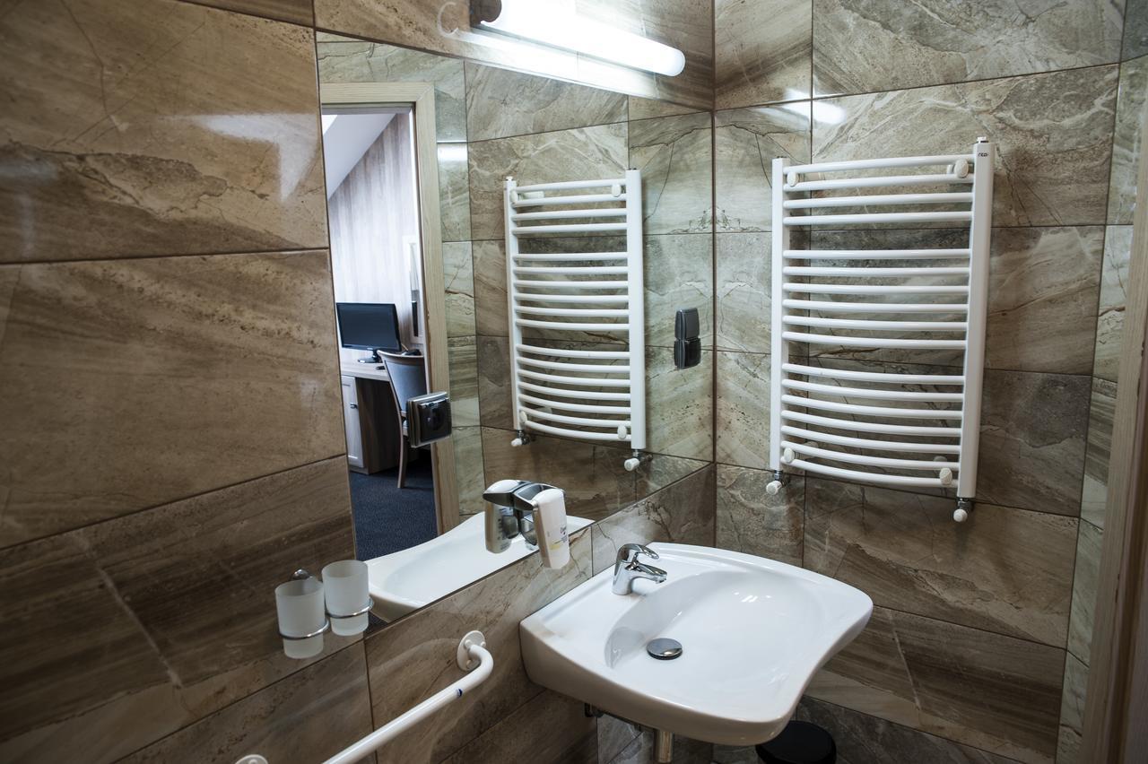 Hotel Pod Szyszkami Kozmin Экстерьер фото