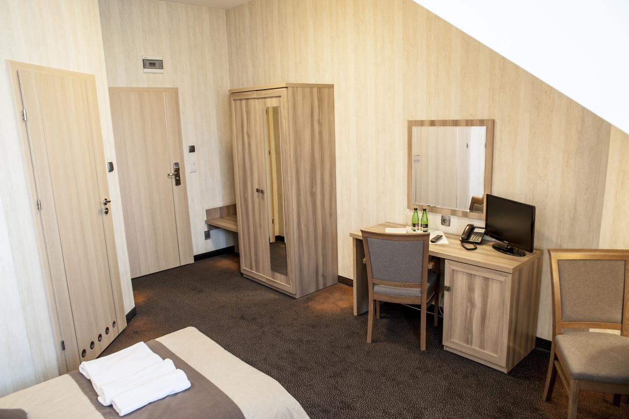 Hotel Pod Szyszkami Kozmin Экстерьер фото